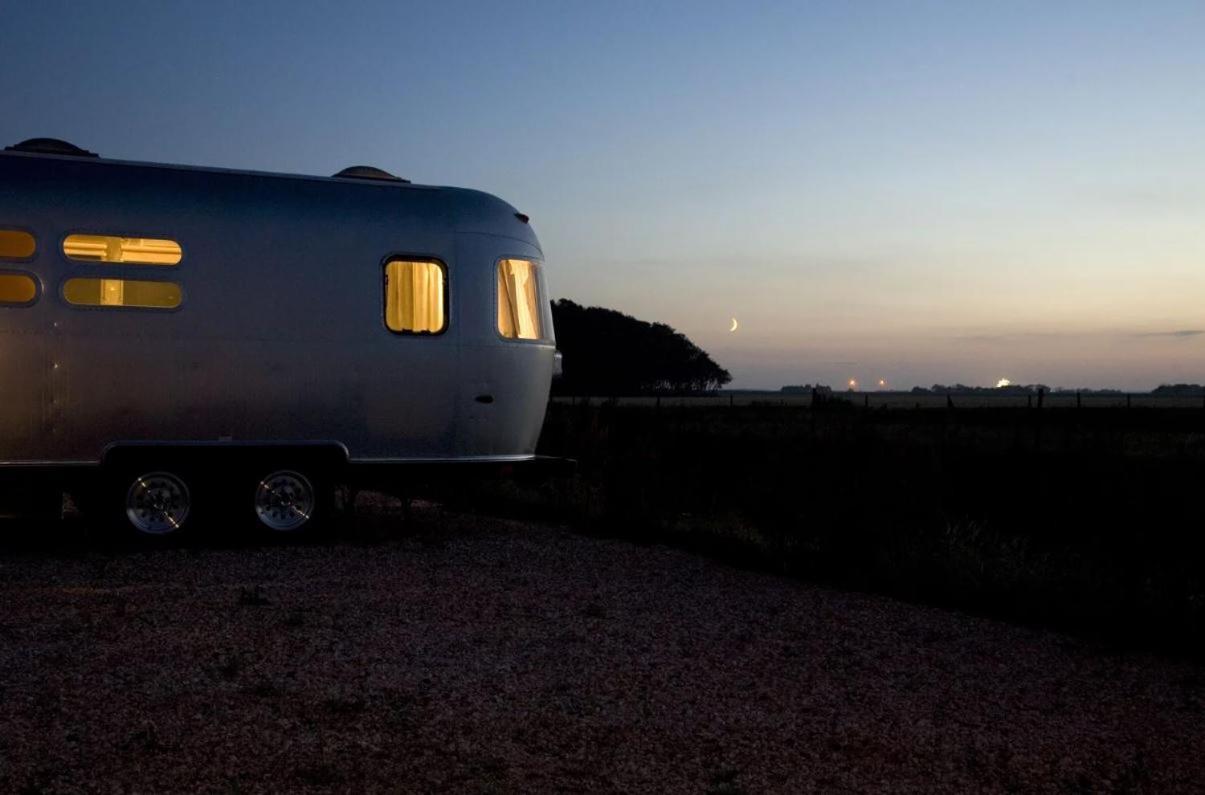 Amerikaanse Airstream Voor 2 Personen Reutum Buitenkant foto